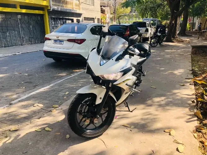 YAMAHA R3