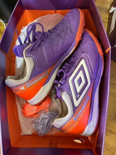Chuteira Umbro adamant pro