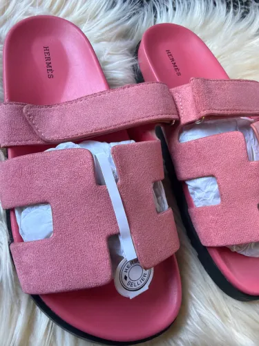 Sandália Hèrmes em couro rosa loja premium luxo
