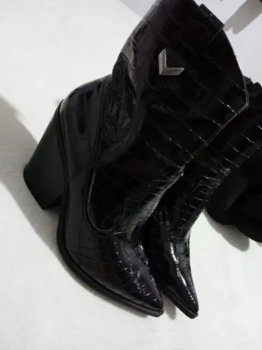 Bota de couro