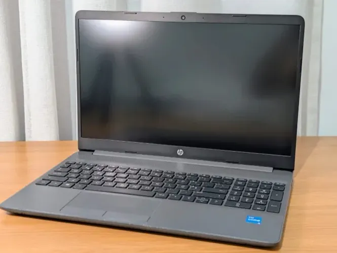 HP 250 G8 i3 11ª | 16GB RAM (Kingston Fury) | SSD 256GB | Win 11 Pro | Teclado PT-PT