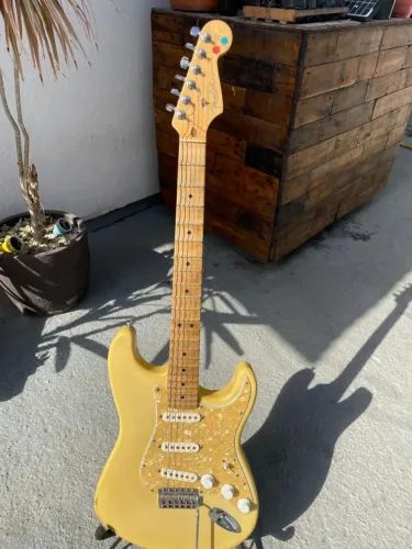 Guitarra fender stratocaster american com trio N3