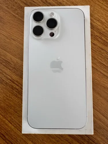 Vende-se IPhone 15 pro Max Completo na Caixa, Sem Nenhuma Marca de Uso