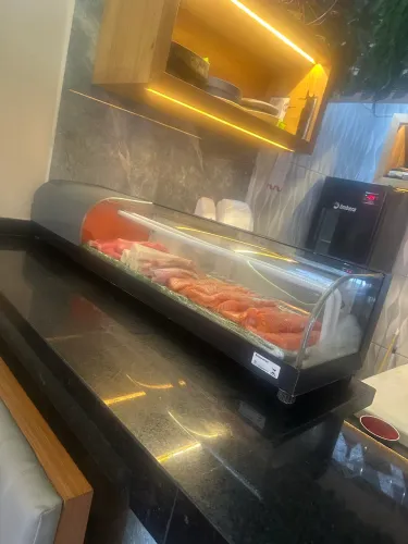 Vitrine de sushi ou sushi lês