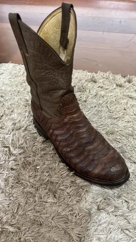 Bota Escamada em Couro de Avestruz - Tam. 42