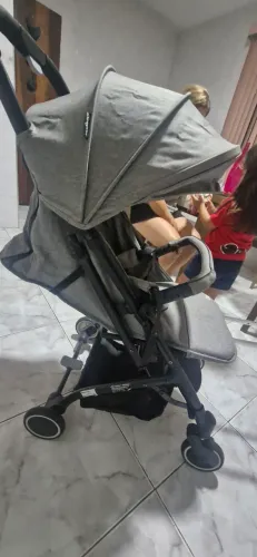Carrinho de bebe burigotoo zap muito novo
