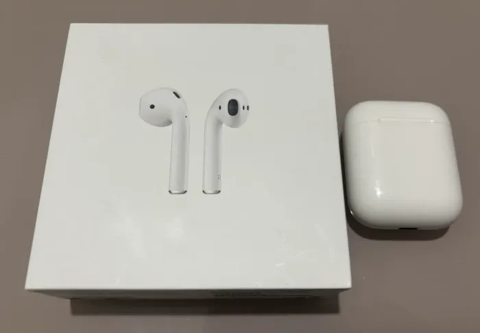 AirPods 1ª Geração (2018) Originais com Case Funcionando + Cabo Original Nunca Usado