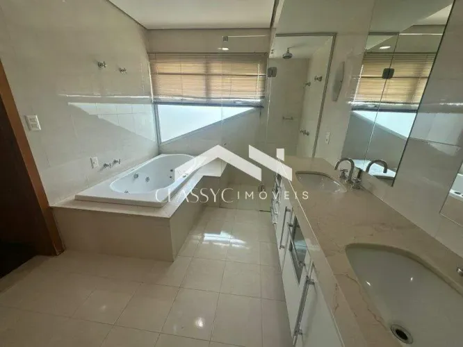 Sobrado em condomínio de alto padrão em Morada da Colina, Uberlândia 375 m².
