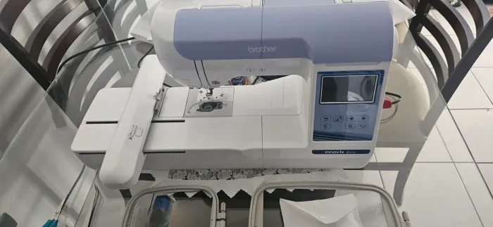 Bordadeira Brother Innov-is BE915L - Computadorizada, Excelente Estado