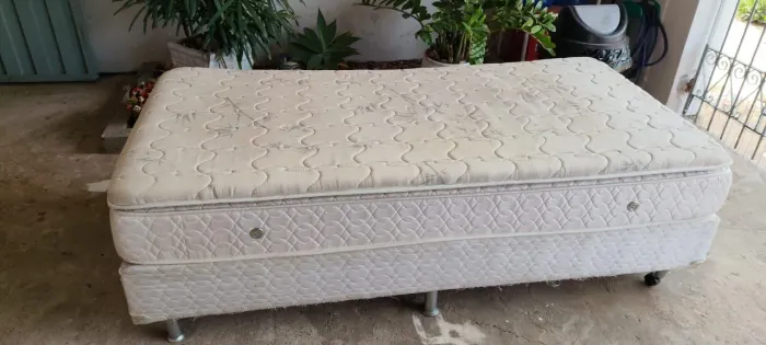 Cama Box em bom estado