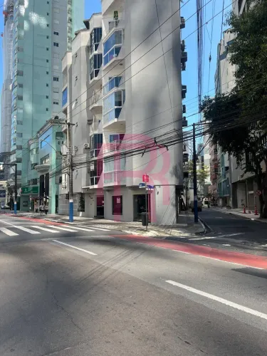 Sala comercial para locação na Avenida Brasil em Balneário Camboriú.