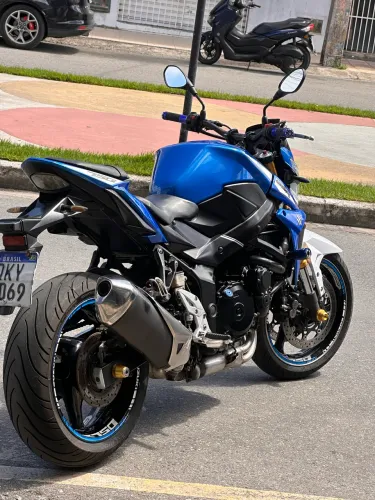 GSR 750 Suzuki