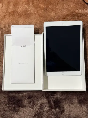 iPad 8ª Geração 128GB Wi-Fi + Apple Pencil USB-C + Capa - Completo na Caixa