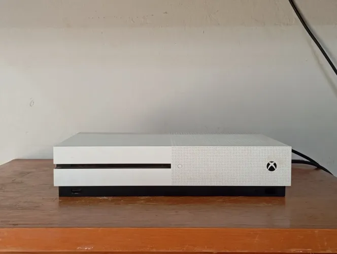 Xbox One S (Com jogos)