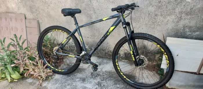 Bicicleta Sense Fun 18 marchas freio disco, suspensão de amortecedor na dianteira.