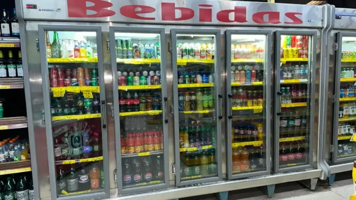 Expositor refrigerado de bebidas