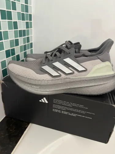 Tênis adidas ultraboost 5 novo
