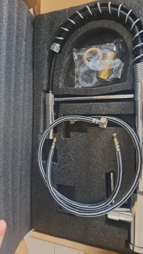 Vende se um torneira quente e fria