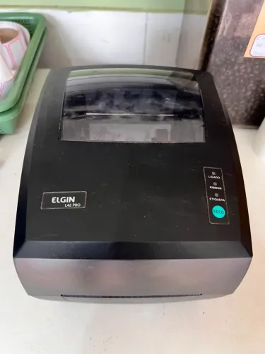 Impressora térmica de etiquetas Elgin L42 Pro, na cor preta