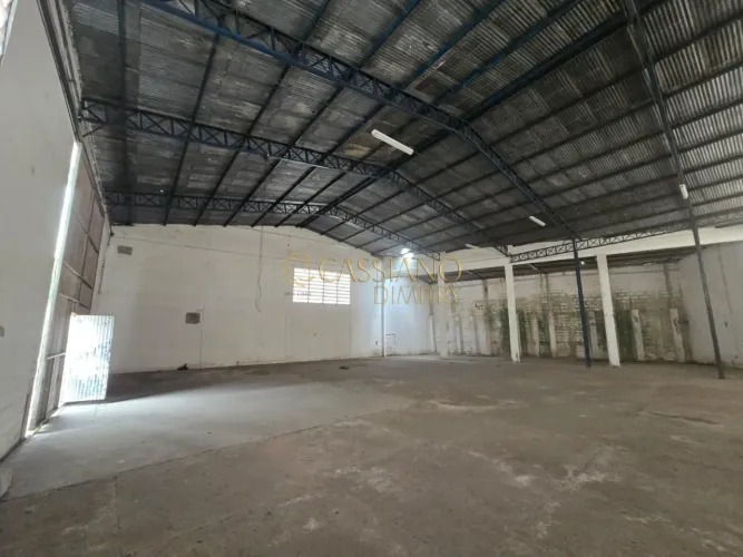 Galpão para locação de 500m² | 02 banheiros e 01 vaga de garagem | Jardim Satélite - São J