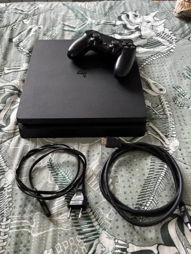 PlayStation 4 Slim 500GB + 1 Controle Dualshock 4 (Revisado) + 2 Jogos Físicos