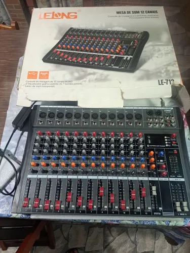 Vende se Mesa de som Lelong r 12 Canais