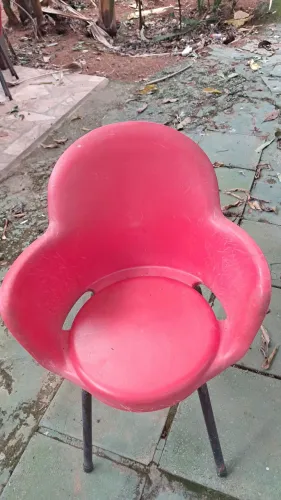 Cadeira de plastico usada em bom estado 30,00 cada