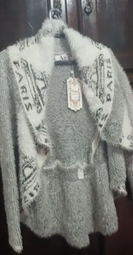 Cardigan de tricô novo veste P e M, muito quentinho