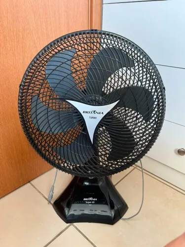 Ventilador de mesa Britania turbo