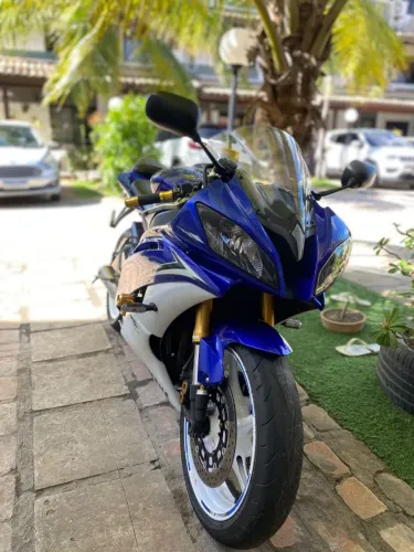 R6 ano 2010 moto muito Nova, pintura ainda original.