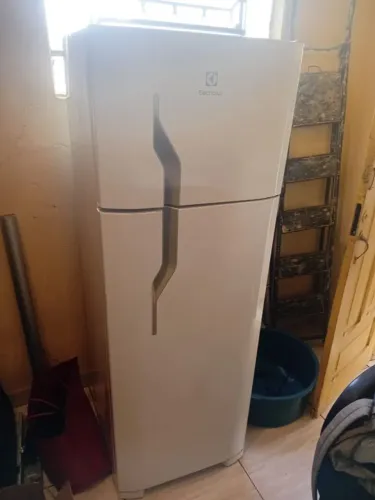 Geladeira Eletrolx