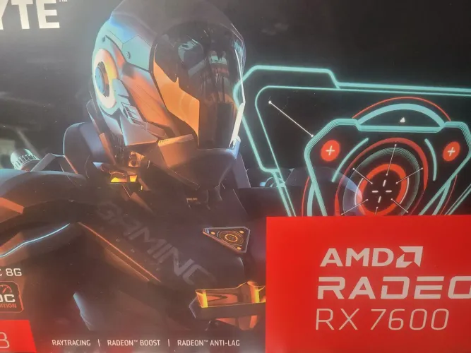 Placa de video rx 7600 TRIPLE FAN
