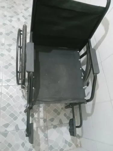 Cadeiras de rodas semi nova