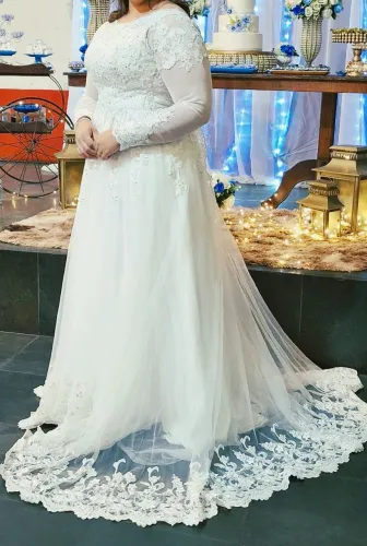 Vestido de Noiva renda manga longa + véu e anágua tam 48