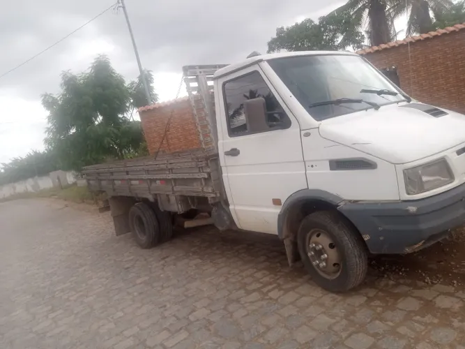 Caminhão  2/10 largura por 4/30 de cumprimento 