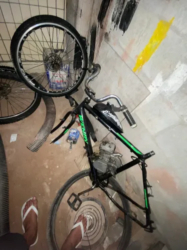 Quadro e motor de motorizada