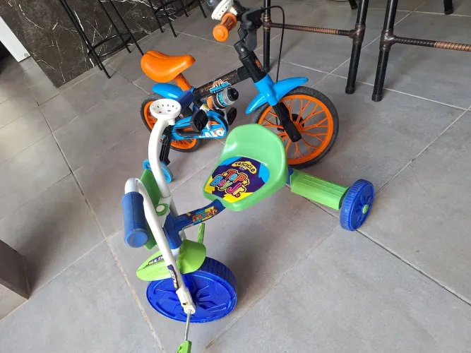 Bicicleta e triciclo infantil