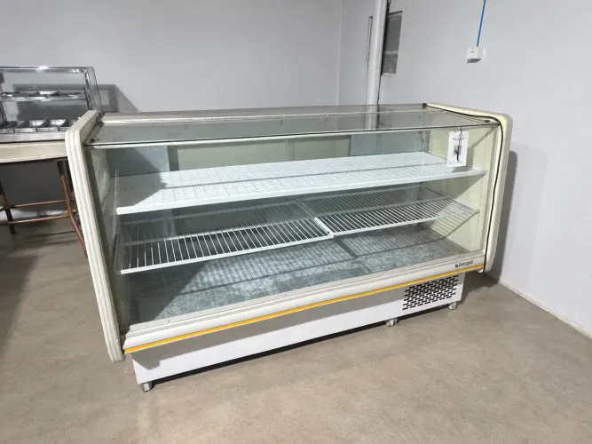 balcão expositor refrigerado da Gelopar
