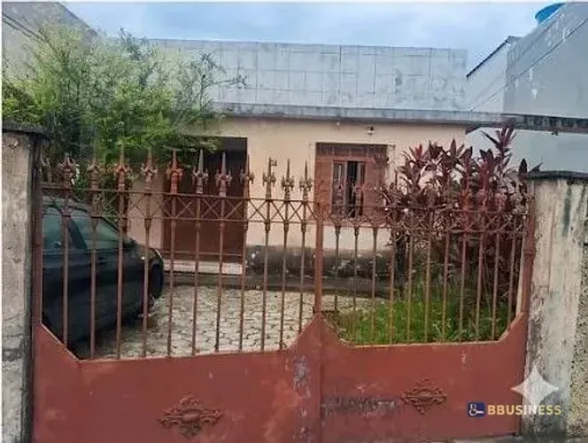 Casa padrão à Venda com 3 quartos - Parque Califórnia, Campos dos Goytacazes, RJ