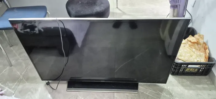 TV Samsung: modelo UN50HU7000G - Tela trincada, nao aparece imagem.
