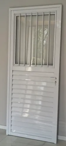 Porta Externa Alumínio com Vidro e Grade/Tenho 5 peças NOVAS