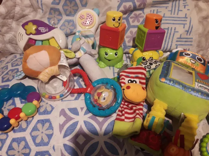 Lote de brinquedos para bebê 