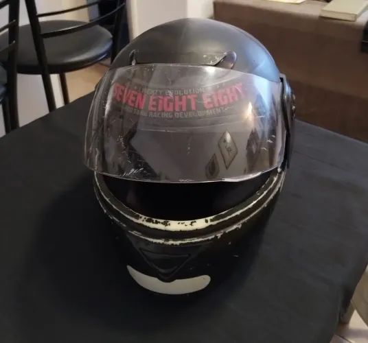 Vendo um capacete 