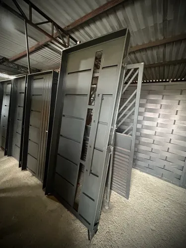 Porta moderna trabalhada 