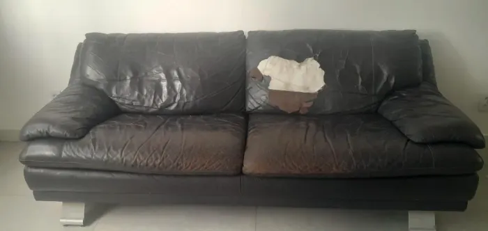 Sofa italiano 3 lugares couro legitimo com avaria
