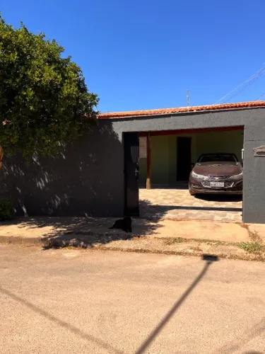 Casa, telhado e laje, 4 quartos, em Unaí