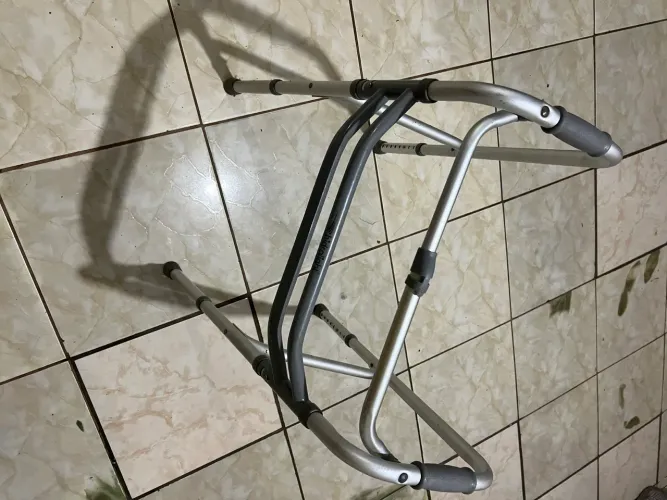 Andador articulado