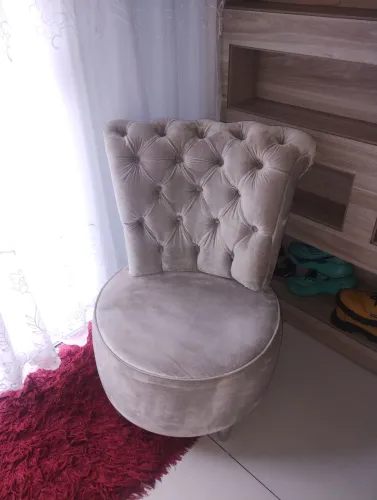 Vendo essa linda poltrona