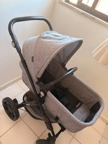 Carrinho de bebê Cosco Poppy Semi-novo
