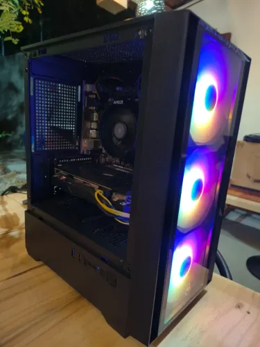 ? PC GAMER - RYZEN 7 2700X - 16Gb de RAM - SSD de 256Gb e HD de 328Gb - ASUS B450M GAMIN